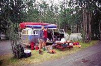After renting an additional kajak and getting some more supplies, all was packed at Johnsons Crossing fpr the 400km canoe-trip at the Tesslin and Yukon Rivers down to Carmacks